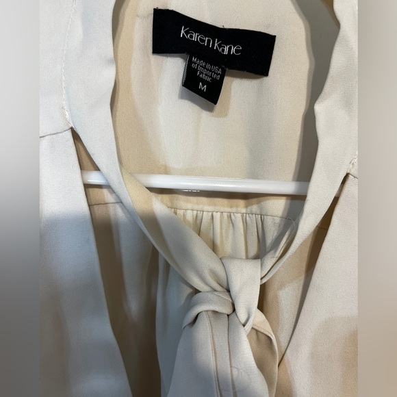 Karen Kane Cream Flowy Tie Neckline Oversized Blouse Size Medium - Picture 2 of 2